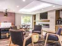 La Quinta Inn & Suites by Wyndham San Francisco Airport N Hotels in South San Francisco