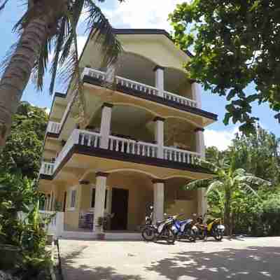 Dive Batanes Lodge and Restaurant Hotel Exterior