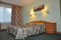 West Hotel - parking