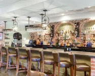 Clarion Inn Conference Center - bar
