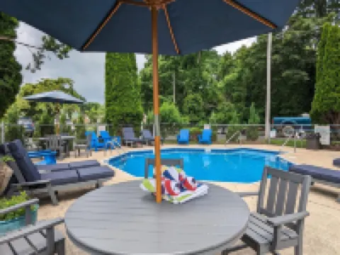 Riverboat Inn & Suites Hotels in Madison