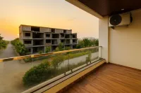 Home Escape Azure 3BHK Bunglow Near Apollo DB City -  Apartamentos vacacionales