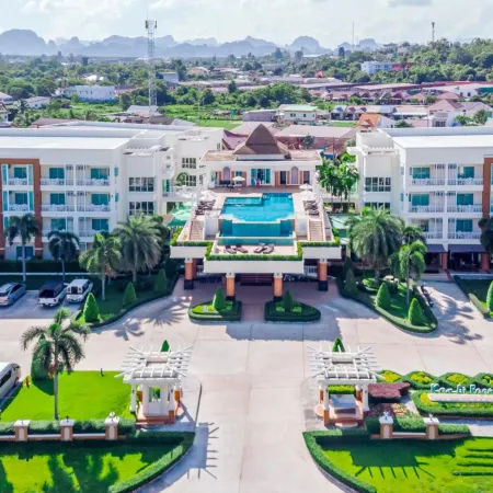 Krabi Front Bay Resort Отели рядом с достопримечательностью «Пар Тара»