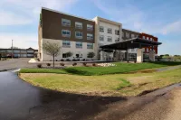 Holiday Inn Express & Suites Fond Du Lac Отели в г. Фонд дю Лак