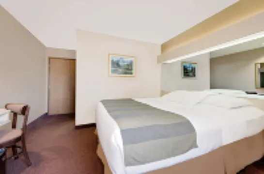 Microtel Inn & Suites by Wyndham Joplin Hotel di Joplin