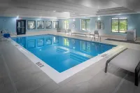 Holiday Inn Express & Suites Charleston NW - Cross Lanes Hotels in Nitro