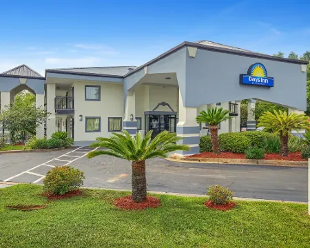 Days Inn by Wyndham Foley Hotels in Foley