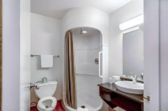 Super 8 by Wyndham Tracy