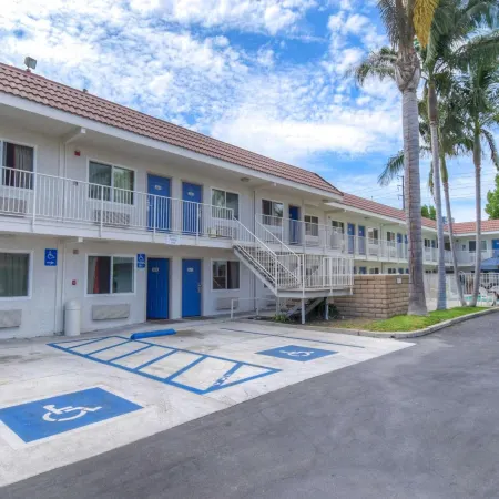 Motel 6 Costa Mesa, CA