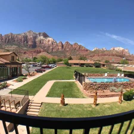 Bumbleberry Inn
