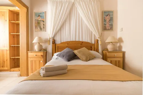 Lantern Guest House - parking