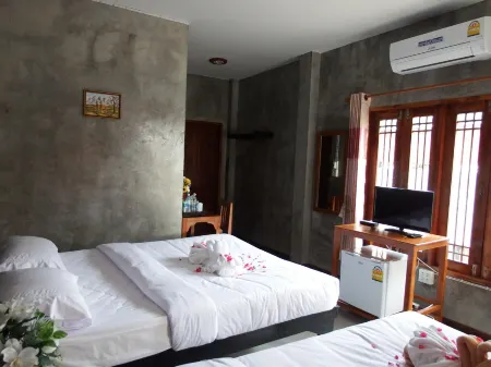 Pon-Pon & Nuan-La-or