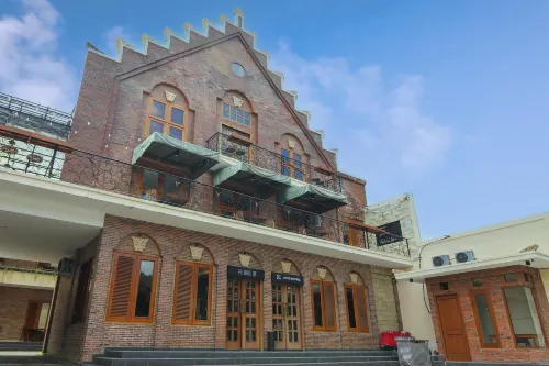 Briggs Inn Batu Hotels in Junrejo