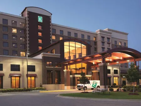 Embassy Suites by Hilton Minneapolis North Отели в г. Коламбия-Хайтс