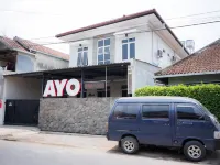 Alice's Homestay Near Unej, Stasiun and Alun-Alun Syariah Hotels in Jember