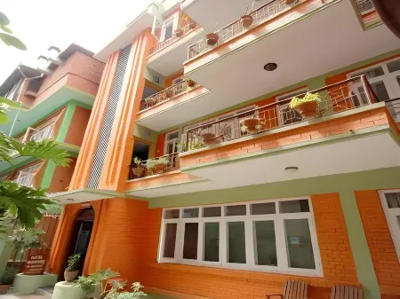 Hotel Backpackers Inn Отели рядом с достопримечательностью «Дворец-музей Нараянхити»