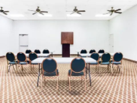 Clarion Pointe Athens I-65 Hotels in Athens