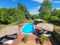 Hullám Villa B&B - С бассейном