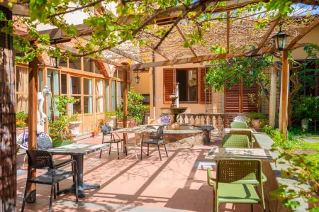 Hostel Archi Rossi