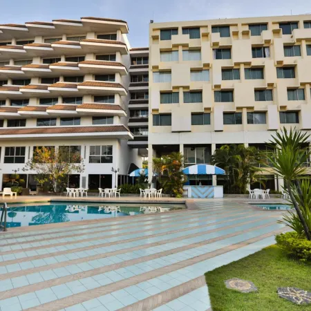 Charoen Hotel