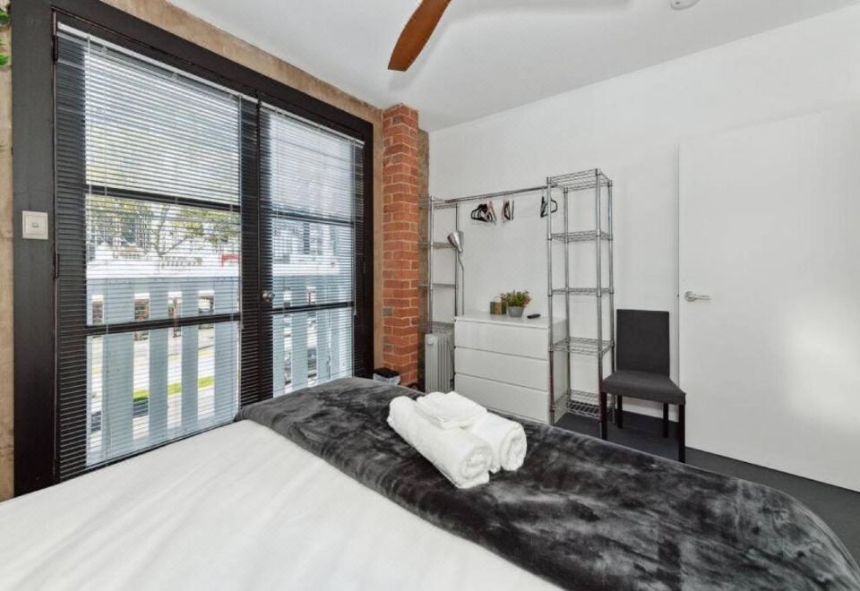 5 Select Group Stays Made Easy Opp Victoria Mkt by Custom Bnb Hosting (West ...