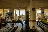 Sariza Spring Hotel - Pet Friendly