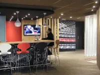 宜必思瓦朗斯南部酒店 - 酒吧