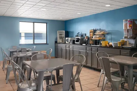 Days Inn by Wyndham Neenah