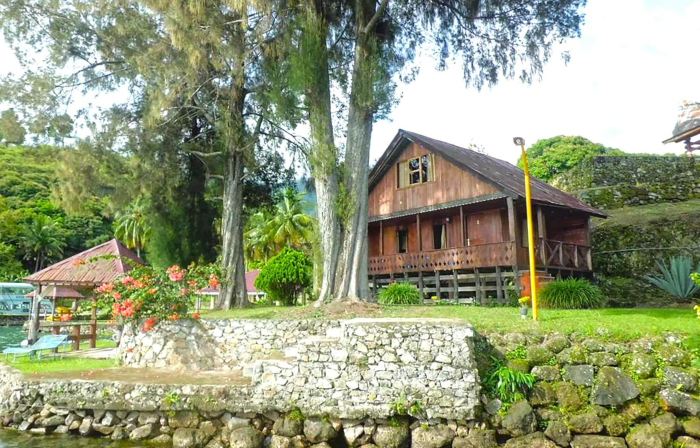 Tuk Tuk Timbul Bungalows