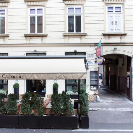 Tesla Boutique Apartments & Rooms