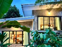 Phuket Phuchada Residence Nai Yang Beach 호텔