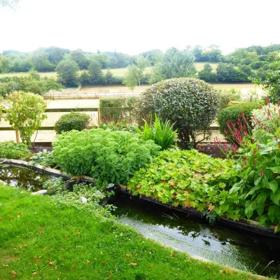 Handywater Cottages Hotels near Stonor Park