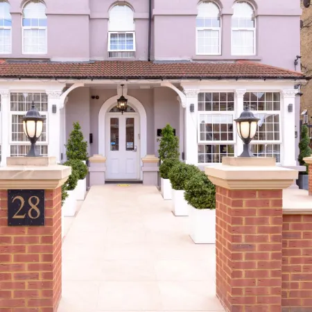 Imperial Guest House Ltd. Отели рядом с достопримечательностью «Чизик Хаус энд Гарденс»