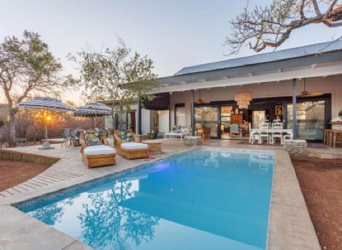 Safari Moon Luxury Bush Lodge