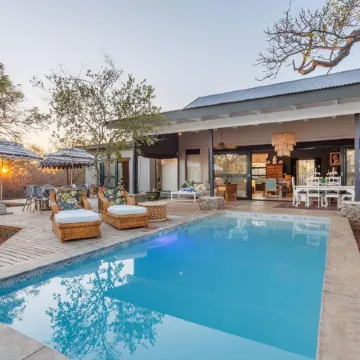 Safari Moon Luxury Bush Lodge