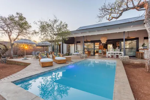 Safari Moon Luxury Bush Lodge