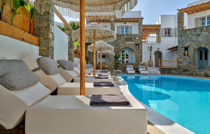 Zefi Hotel & Suites