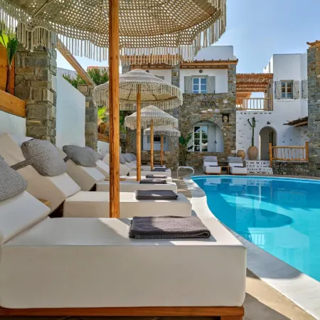 Zefi Hotel & Suites