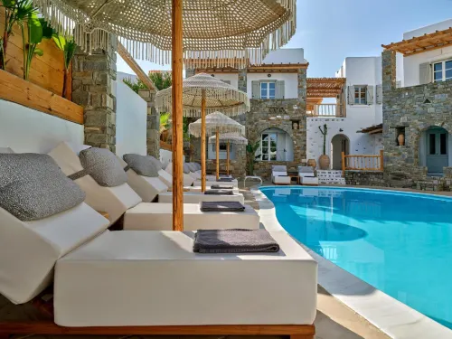 Zefi Hotel & Suites
