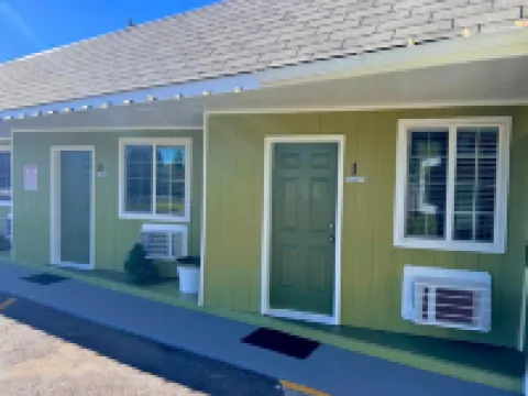 Chalet Motel - Affordable Stay in Central Bend