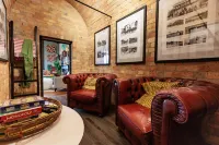 Kings and Queens Paterson Hotels in Paterson