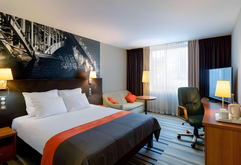 1. 머큐어 바르샤바..