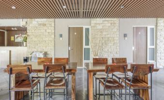 Sunshine Family Homestay Near Terminal 1 Juanda Airport