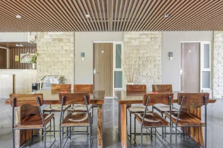 Sunshine Family Homestay Near Terminal 1 Juanda Airport