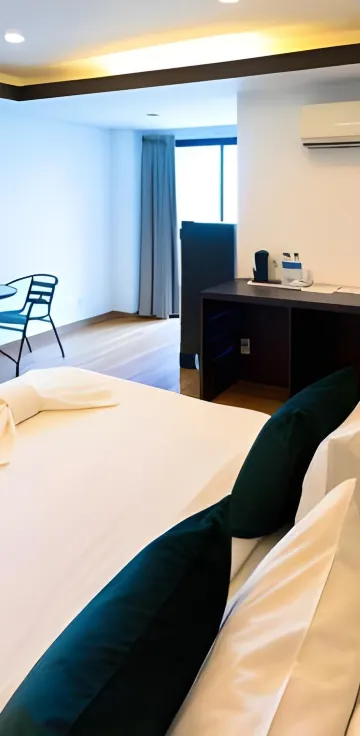 เตียงคิงไซส์ 1 เตียง, ใช้สระว่ายน้ำได้