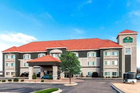 La Quinta Inn & Suites by Wyndham Tucumcari Отели в г. Квэй