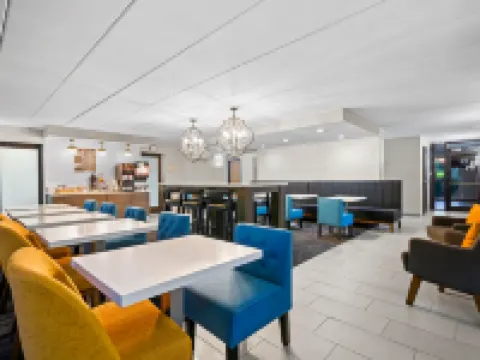 La Quinta Inn & Suites by Wyndham Sturbridge スターブリッジのホテル