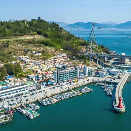 Yeosu Nangmanstay Pension Отели рядом с достопримечательностью «Маяк Хамель»