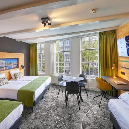 Nova Hotel Отели рядом с достопримечательностью «Плавучий дом-музей»