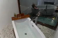 Bohol Coastal View Hotel - Hot Tub